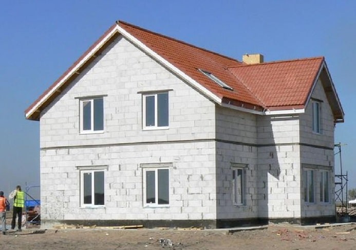 Особенности строительства дома из газобетона в зимний период